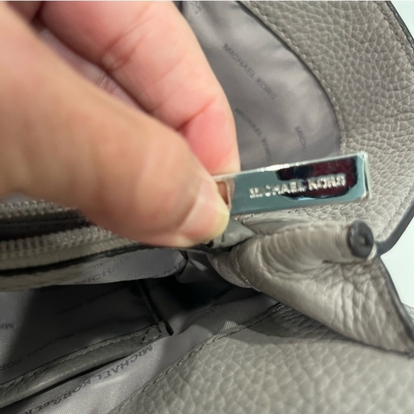 MICHAEL KORS NEWBURY GREY PEBBLED TEXTURE LEATHER SHOULDER TOTE BAG  EUC - Picture 15 of 16